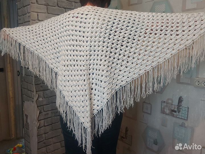 Шаль ручной вязки