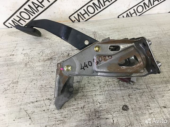 Педаль тормоза Тойота Ленд Крузер Прадо 120