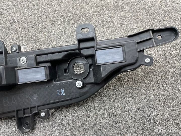 Стоп-сигнал задний правый Toyota Venza axuh85