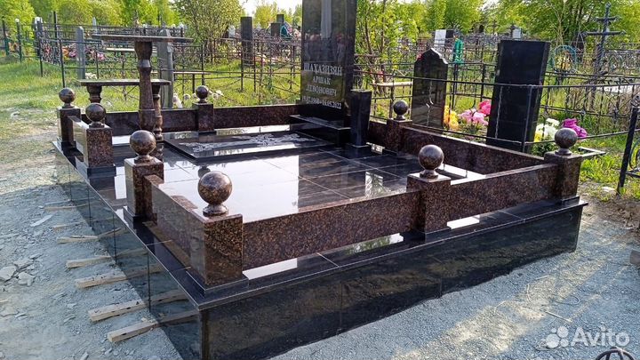 Памятники и Мемориальные комплексы