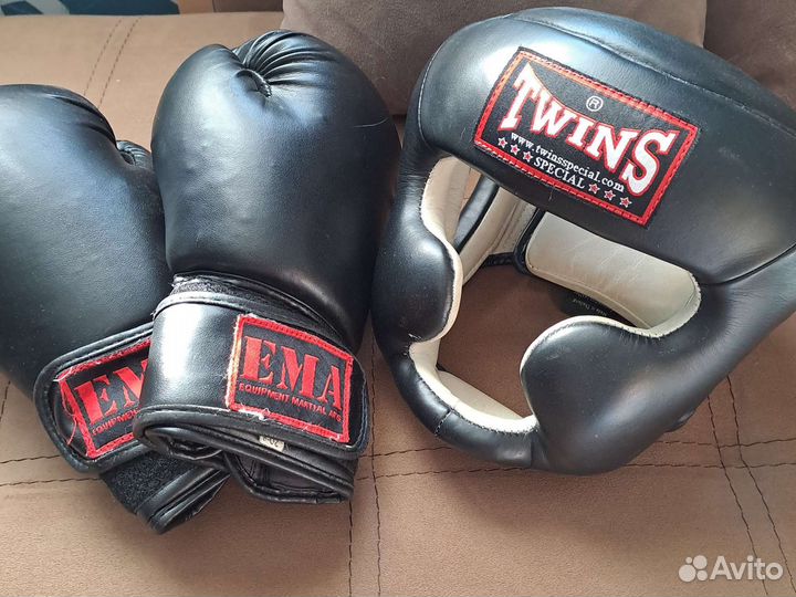 Боксерский шлем twins и перчатки