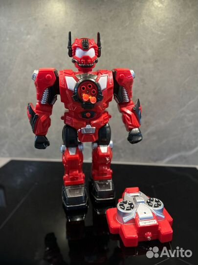 Интерактивный робот на пульте управления