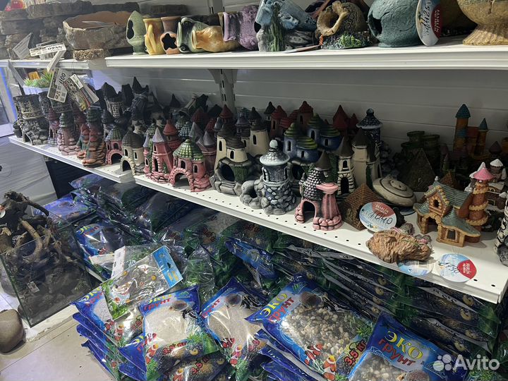 Огромный ассортимент декорации для аквариума