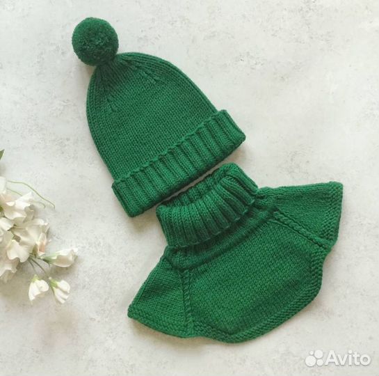 Вязаный комплект шапка и манишка р. 52-55