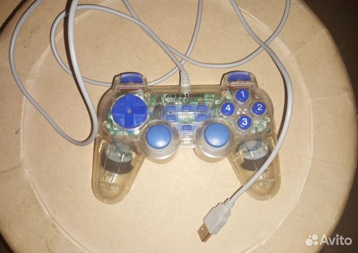 Джойстик-геймпад Nakatomi GP-F10EL с вибрацией