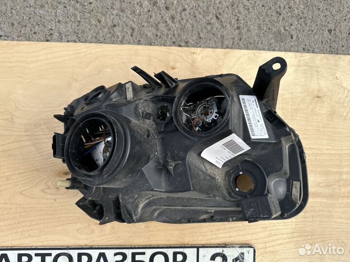 Фара левая Renault Duster