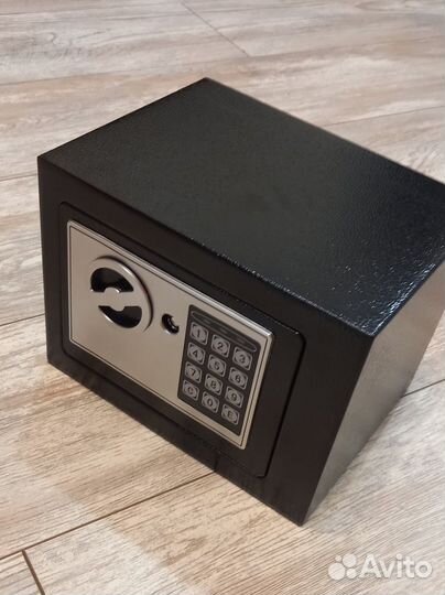 Сейф металлический