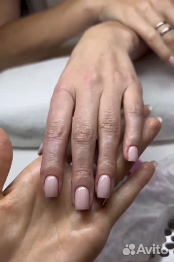Модель на маникюр