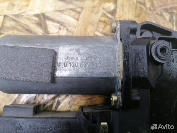 Моторчик стеклоподъемника передний правый Skoda