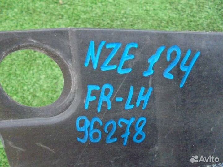 Пыльник крыла передний левый Toyota Corolla NZE124