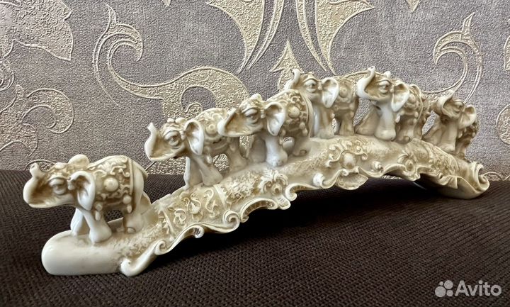 Статуэтка декоративная «Семь слонов» на бивне