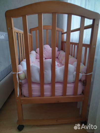 Детская кроватка с матрасом
