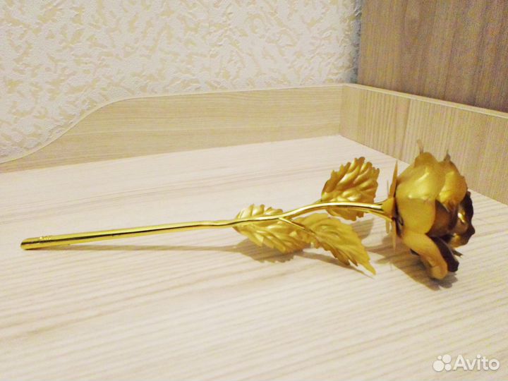 Золотые розы в подарочной упаковке 2 шт