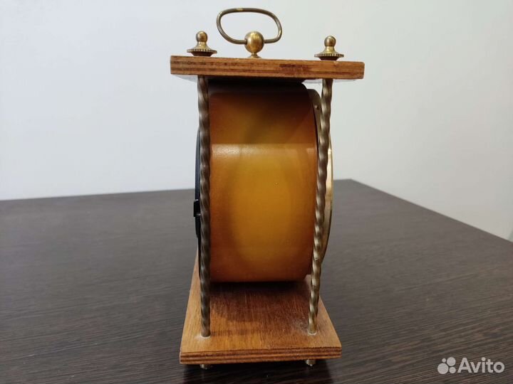 Механические настольные часы весна СССР