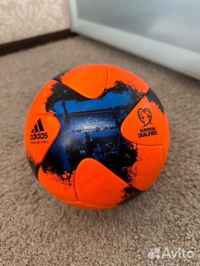 Футбольный мяч adidas