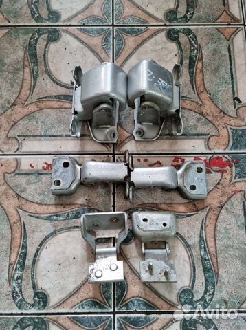 Петля двери Renault Trafic / Opel Vivaro