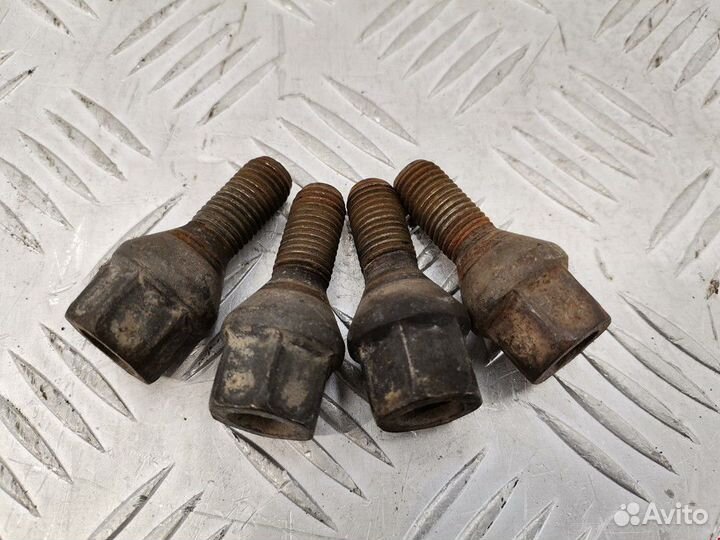 Болт Renault Scenic рест. 2001 8200473319