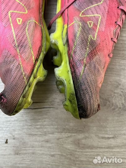 Футбольные бутсы