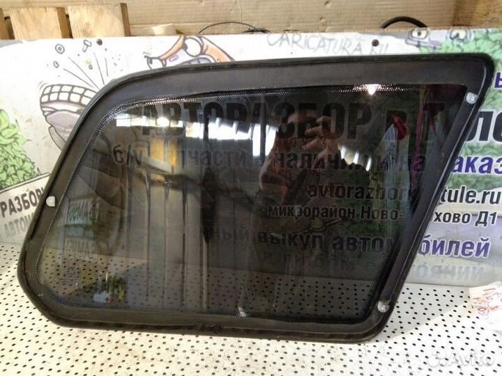 Стекло собачника заднее левое Kia Sportage