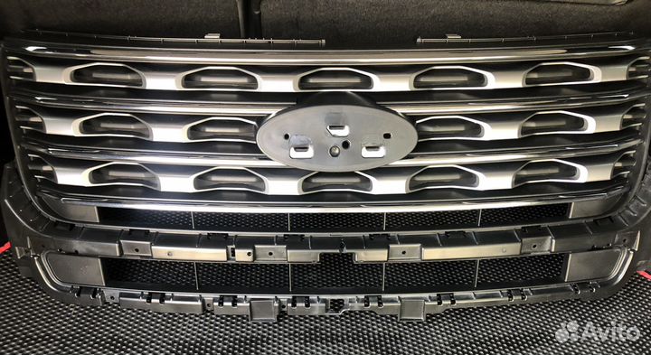 Решётка радиатора Ford Еxplorer V 2017 г.в