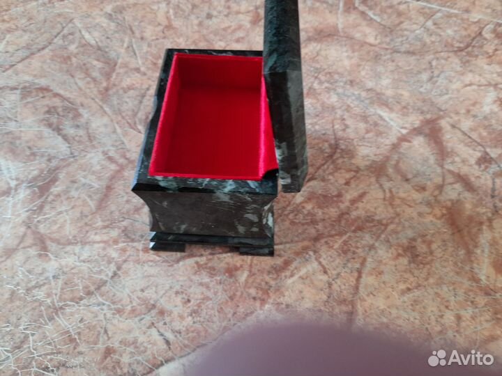 Шкатулка малахитовая