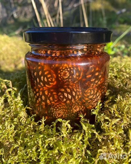 Варенье из сосновых шишек / шоколад / мед в сотах