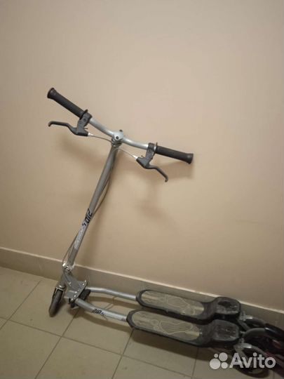 Самокат трехколесный