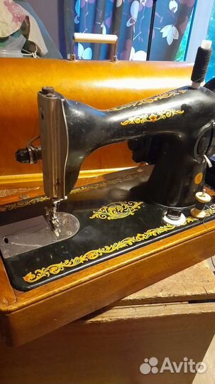 Швейная машина Подольск 2М с электроприводом