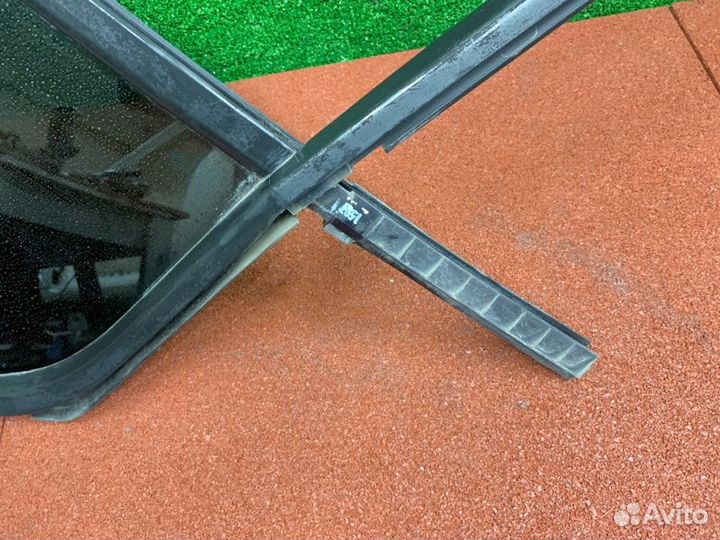 Форточка задней правой двери задняя правая Skoda