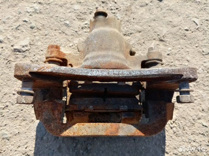 Суппорт задний левый Subaru Legacy Outback B12