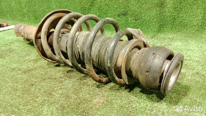 Передняя левая стойка volkswagen golf 4