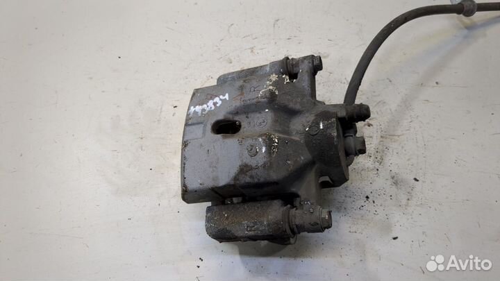 Суппорт Toyota Prius, 2019