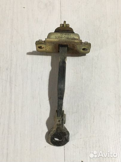 Ограничитель двери mazda 6 GG 2.0 мт седан