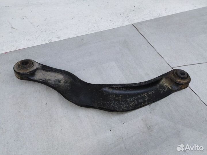 Рычаг задний верхний правый 31202764