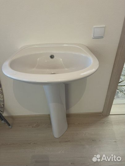 Умывальник, смеситель