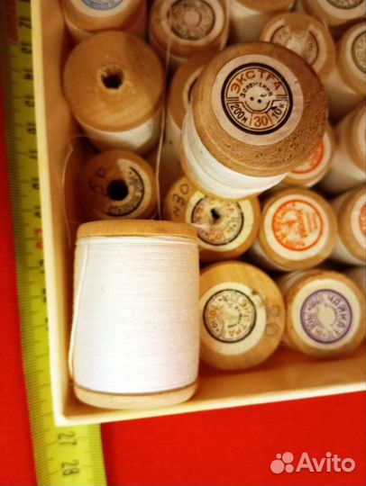 Нитки на деревянных катушках СССР