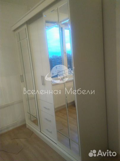 Шкаф купе с зеркалом