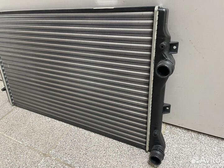 Радиатор охлаждения volkswagen golf5 1114206100