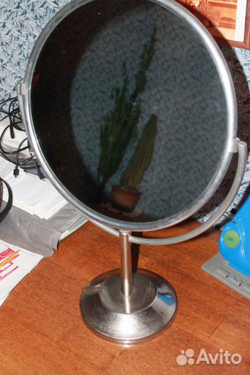 Зеркало настольное в оправе из нержавейки
