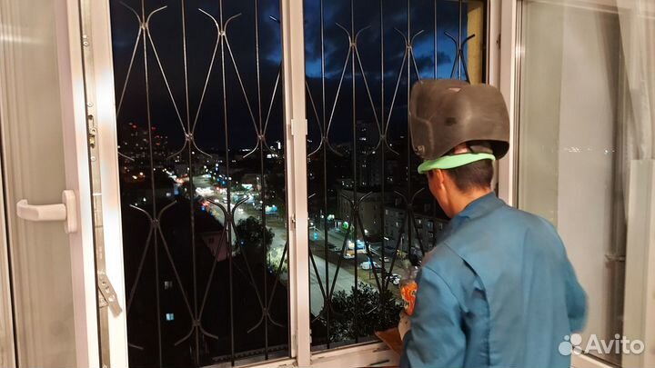 Решетки на окна с покраской в черный цвет