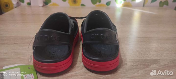 Crocs bump it sandal c9