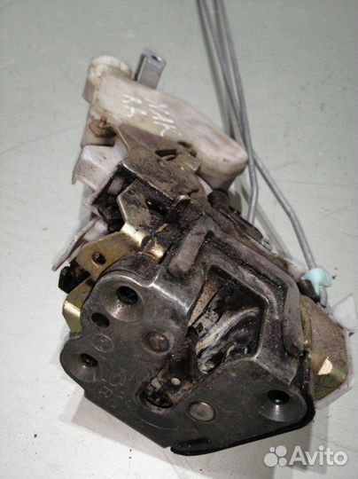 Замок двери задний правый Honda Accord