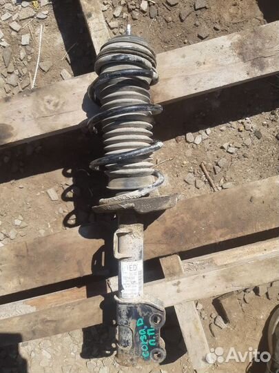 Стойка амортизатора переднего правого Opel Corsa