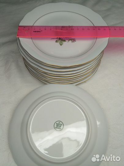 Тарелки фарфоровые,белые.