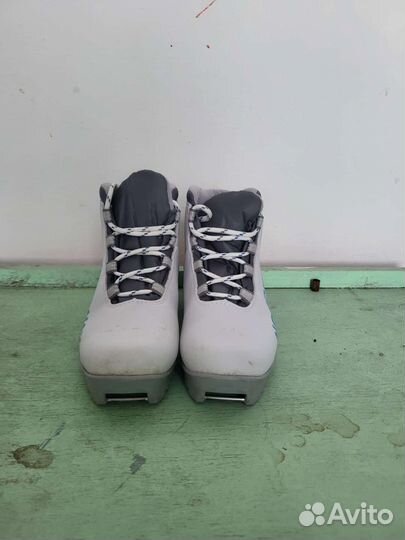 Лыжные ботинки классические