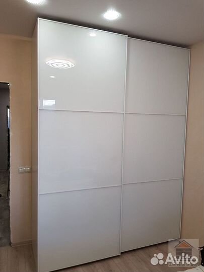 Зеркальный шкаф