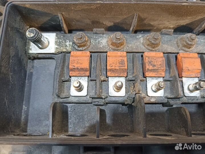 Блок силовых предохранителей Iveco Stralis