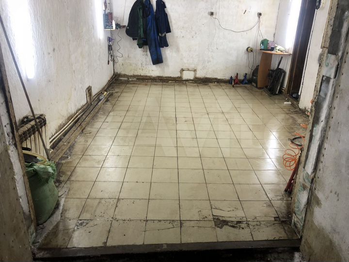 Гараж, > 30 м²