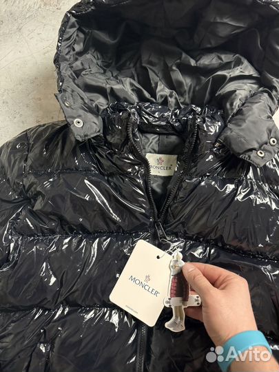 Пуховик moncler глянцевый весна