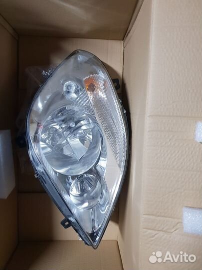 Фара правая на Mercedes Sprinter